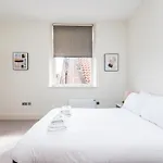 Pass The Keys Hunter House - Spacious & Modern Duplex With Private Parking