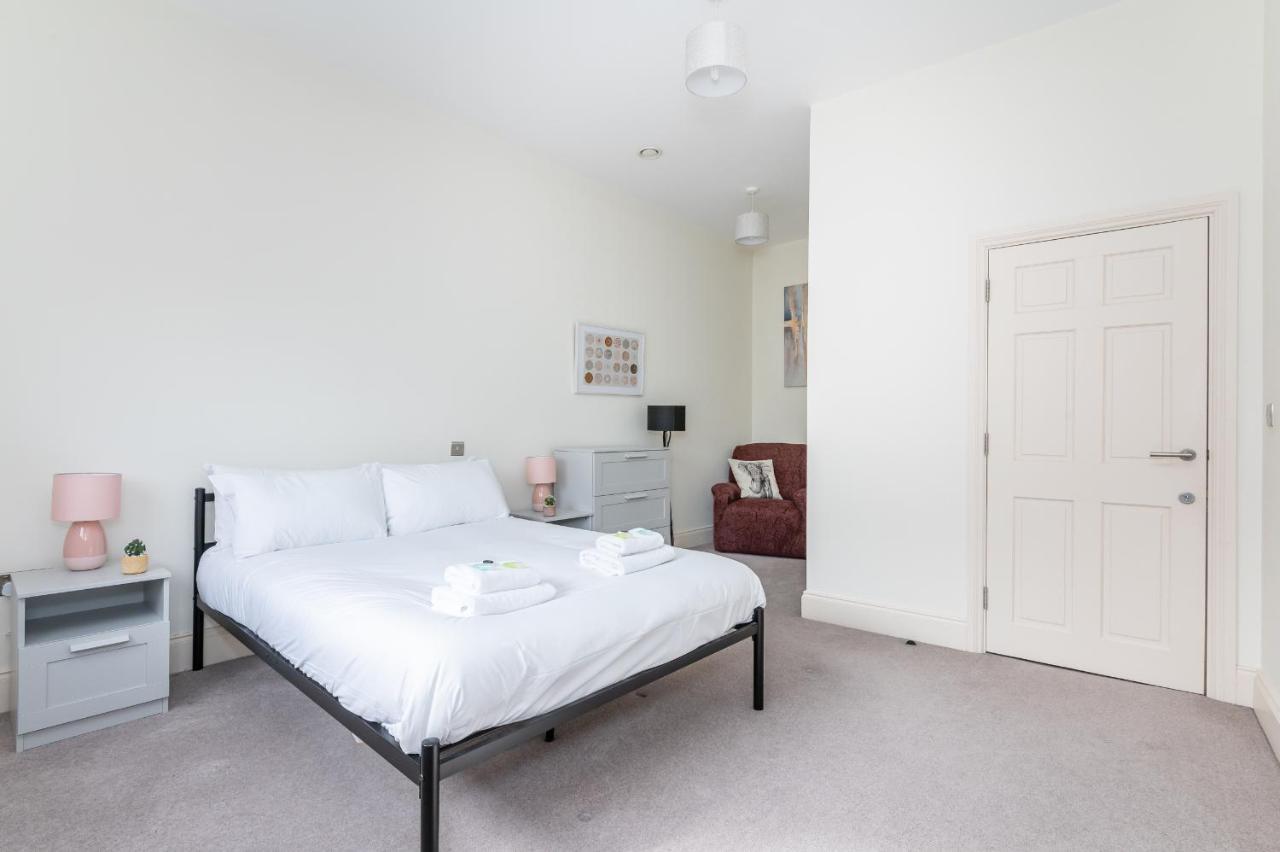 Pass The Keys Hunter House - Spacious & Modern Duplex With Private Parking Apartment York