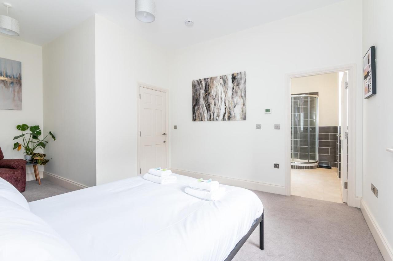Pass The Keys Hunter House - Spacious & Modern Duplex With Private Parking Apartment *