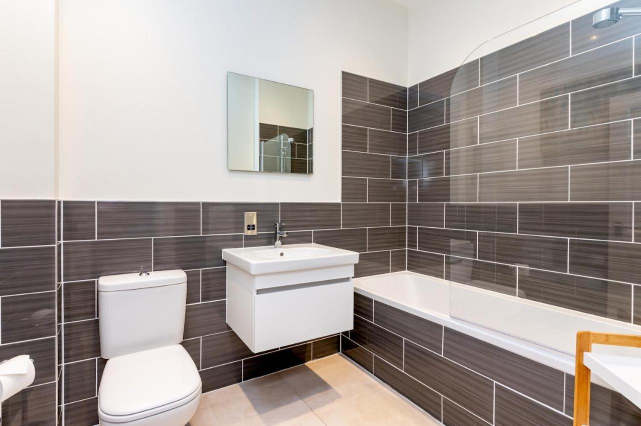 Pass The Keys Hunter House - Spacious & Modern Duplex With Private Parking Apartment
