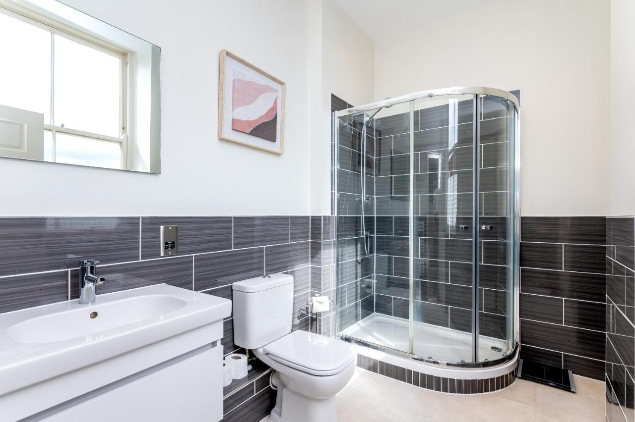 Apartment Pass The Keys Hunter House - Spacious & Modern Duplex With Private Parking York